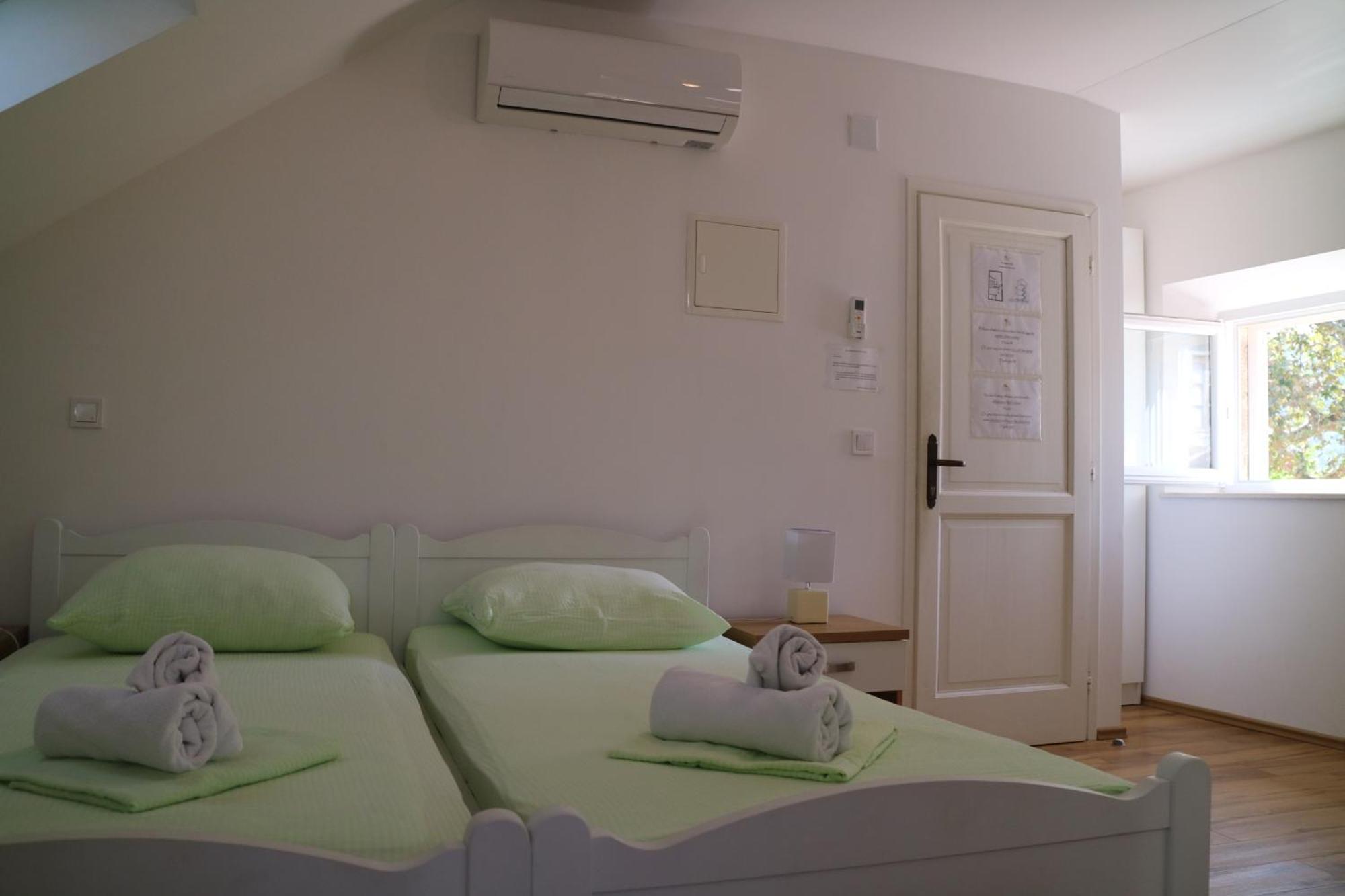 Studio Apartments & Rooms Lela, Sipan Island Sipanska Luka  Екстер'єр фото