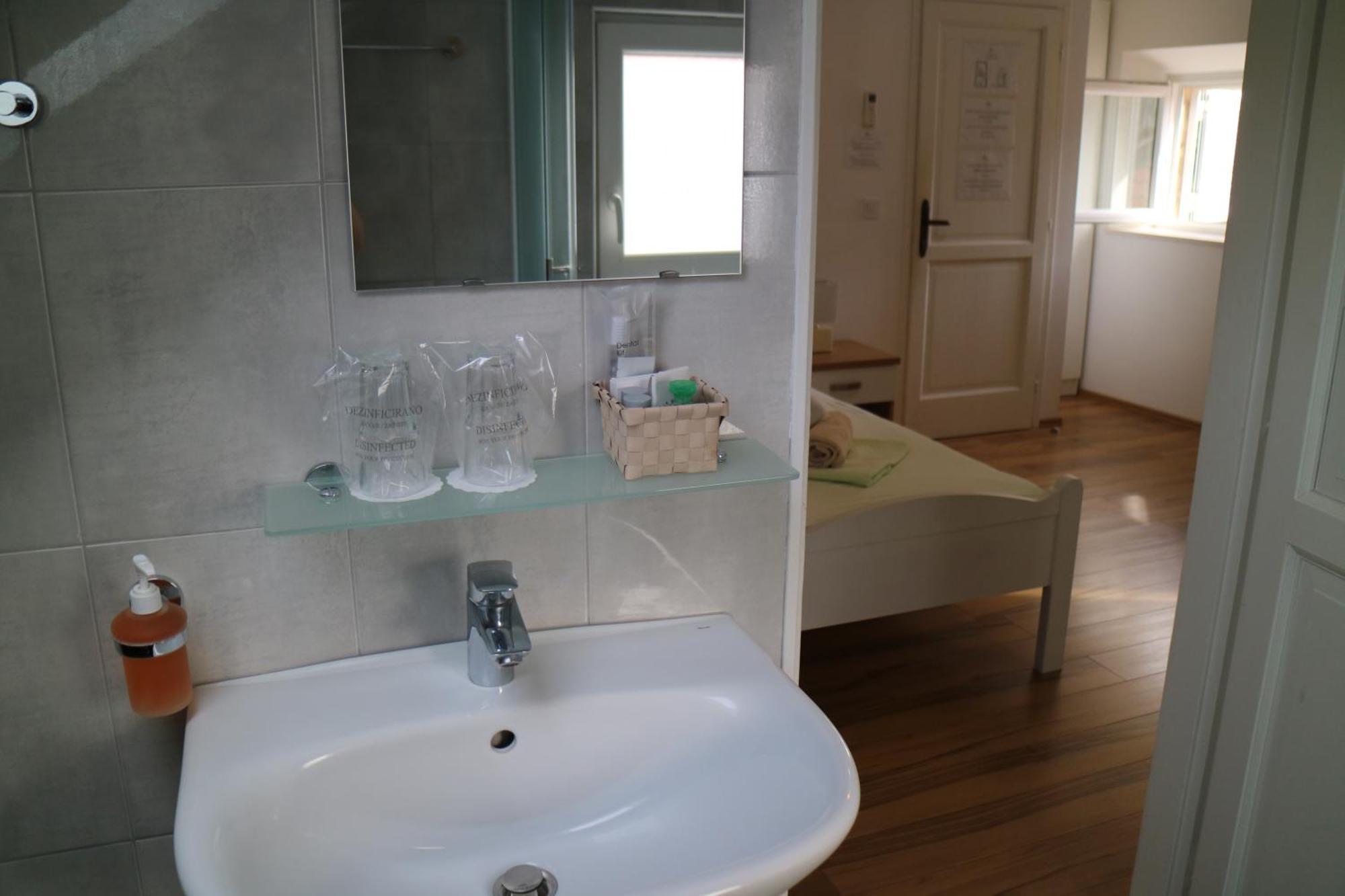Studio Apartments & Rooms Lela, Sipan Island Sipanska Luka  Номер фото