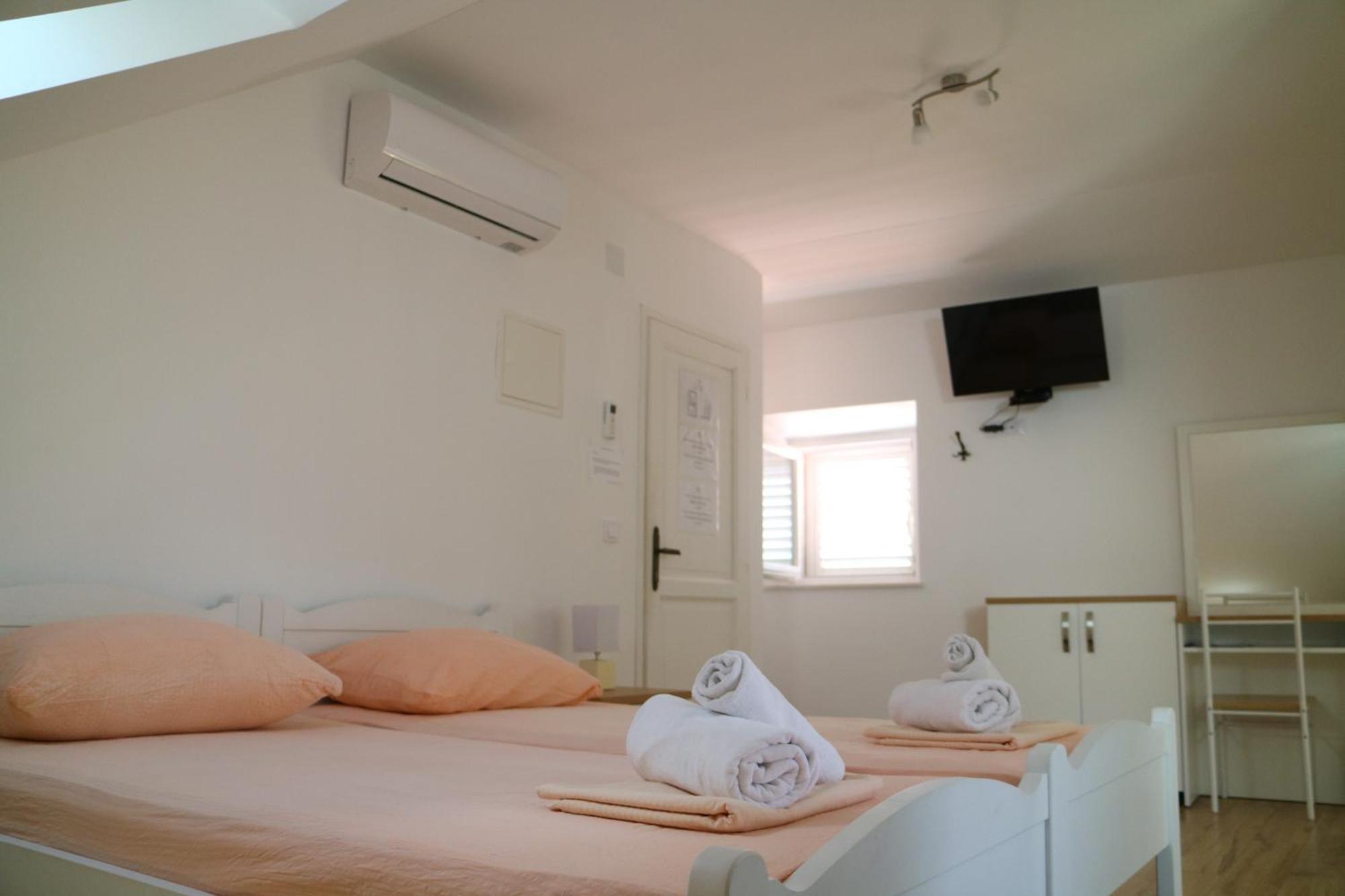 Studio Apartments & Rooms Lela, Sipan Island Sipanska Luka  Номер фото